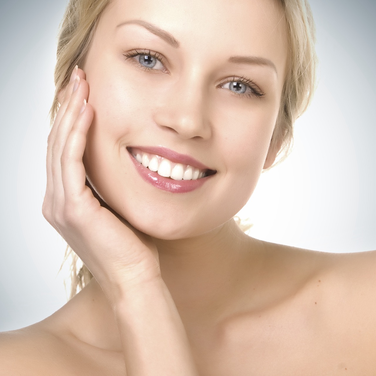 What Is the Difference Between Laminate and Porcelain Veneers?
