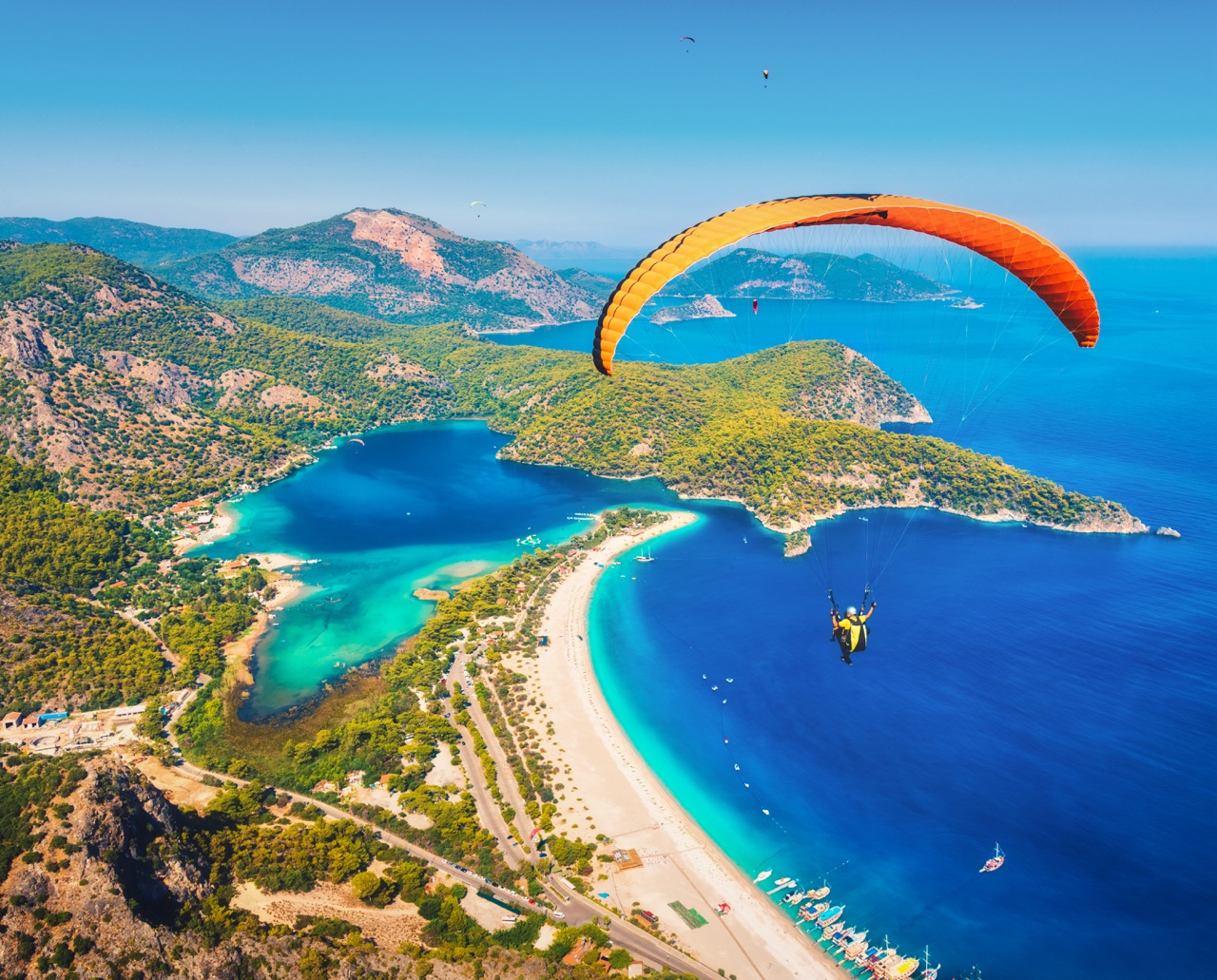 Can I Book a VIP Transfer for Large Groups from Antalya Airport?